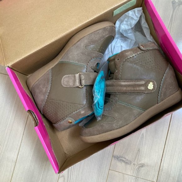 Pastry Dutchess Pie Taupe - Picture 2 of 7